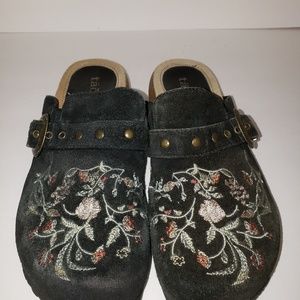 Taos Vintage Black Suede Leather Embroidered Mules Clogs Boho Gypsy Festival 6